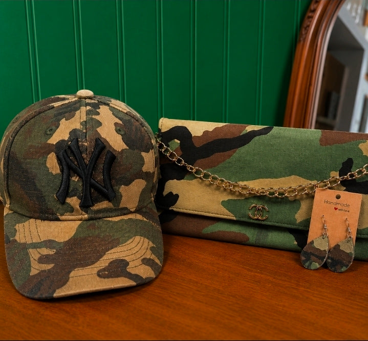 Camo Luxe Set – Hat, Clutch & Earrings
*Turn heads in coordinated camo.* This handcrafted matching set features a classic NY snapback cap, a structured chain-strap clutch, and drop earrings — al
