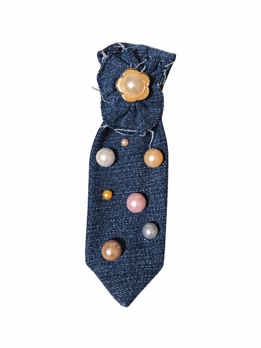 Bold Pearl Mini Brooch Tie